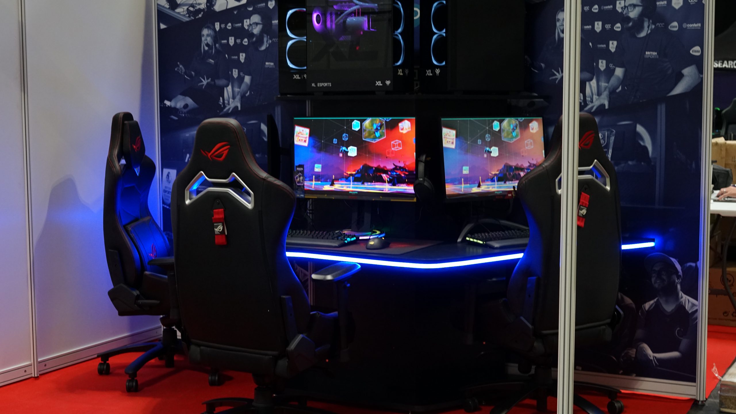 PC gaming suite with 3 gaming chairs at Insomnia 68